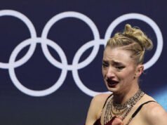 La pattinatrice statunitense autodefinita “Woke B*tch” sopraffatta dall’emozione dopo aver terminato 13esima nel programma corto femminile