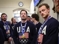 Un giornale canadese denigra la squadra olimpica di hockey maschile degli Stati Uniti definendola “scimmie”