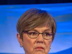 Il GOP del Kansas prevale sul veto sulla legge sul bagno del governatore democratico Laura Kelly