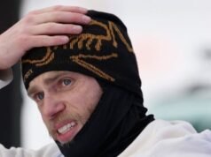 Sembra che uno sciatore britannico-americano urina “F*ck ICE” nella neve alle Olimpiadi invernali