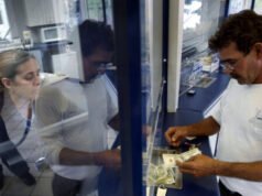 I deputati di Trump possono rintracciare gli illegali tramite bonifici bancari