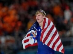 Jordan Stolz si unisce a Eric Heiden con il doppio oro nel pattinaggio di velocità alle Olimpiadi