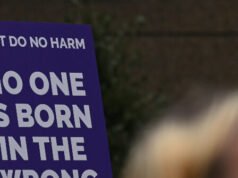 La Casa Bianca pubblicizza una lunga lista di ospedali che hanno sospeso o interrotto il cambio di sesso per i minori