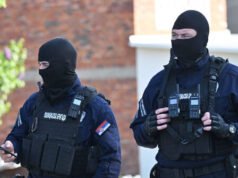 Arrestato in Serbia un “rifugiato” pakistano accusato di aver frodato gli Stati Uniti di 315 milioni di dollari in frodi legate al Covid-19