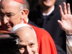 Guarda: Tom Homan rimprovera Papa Leone: “Non capisce… la migrazione illegale”