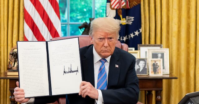 President-Donald-Trump-Signs-an-Executive-Order-640x335.jpg