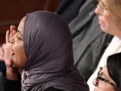 Omar si arrabbia quando Trump chiama ad alta voce i “pirati somali” durante il SOTU