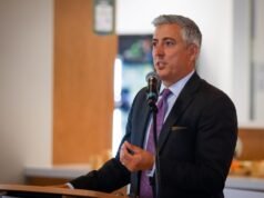 Il distretto del Community College di West Valley sponsorizza un disegno di legge per far fronte alla perdita di finanziamenti federali