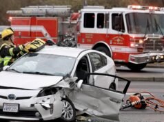 L’autopompa dei vigili del fuoco si schianta durante il percorso per separare la collisione di North Bay