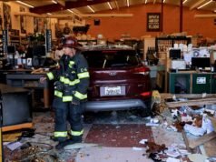 7 feriti nello schianto del SUV nel mercato di Santa Rosa; l’autista indossava uno scarpone da passeggio