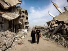 Sempre più palestinesi ritornano a Gaza via Rafah mentre continuano gli attacchi israeliani