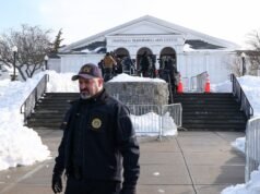 Hillary Clinton chiede a Trump di testimoniare all’udienza Epstein della Camera degli Stati Uniti