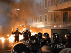 La capitale europea è scossa da violente proteste mentre l’indagine sulla corruzione del governo alimenta i disordini