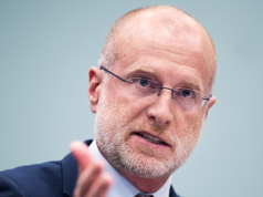 Breitbart News ospita un evento politico con il presidente della FCC Brendan Carr