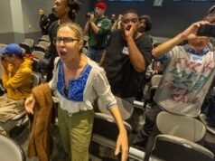 Un’altra settimana, un’altra rivolta alla commissione di polizia