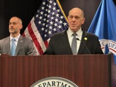 Lo zar del confine Tom Homan annuncia la fine dell’ondata di ICE in Minnesota