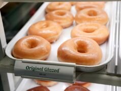 13.000 scatole di ciambelle, dozzine in palio durante l’omaggio di venerdì 13 di Krispy Kreme