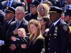 Lo Stato dà alle vedove della polizia di New York coniugi di poliziotti caduti tasse sulla proprietà