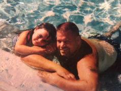 Una donna rivela l’ultima cosa che papà le scrisse prima di morire: “Non dirlo alla mamma”