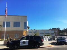 La polizia di East Bay trova il sospettato di furto con scasso in attesa nella veranda sul retro