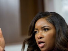 La deputata Jasmine Crockett guida le primarie del Senato democratico del Texas