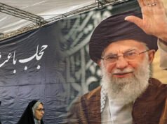 Gruppo d’opposizione iraniano afferma di aver attaccato il complesso di Khamenei: “pesanti scontri” a Teheran