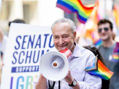 Schumer spinge per rendere la bandiera del Pride un “simbolo autorizzato dal Congresso”