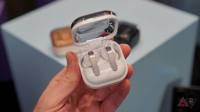 galaxy-buds4-pro-in-case.JPG