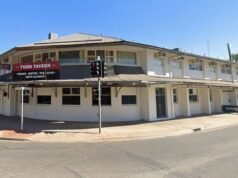 Niente parma, niente pinta: Alice Springs colpisce i pub con rigide regole infrasettimanali, solo pasto