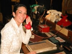 Ghislaine Maxwell invoca il quinto, si offre di dare garanzie a Trump e Clinton