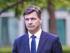 L’ex Primo Ministro invita il contendente alla leadership a lanciare una sfida contro Ley