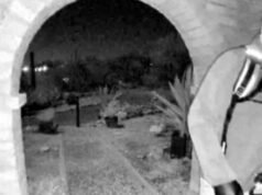 Immagini agghiaccianti dell’uomo davanti alla porta della mamma scomparsa del conduttore televisivo americano