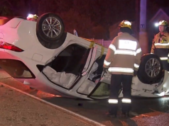 La CCTV mostra il ladro d’auto di Adelaide che si allontana dall’incidente dopo aver ribaltato l’auto alla rotonda
