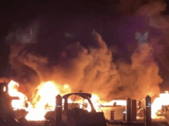 Un’esplosione misteriosa brucia barche e costringe il ristorante a evacuare