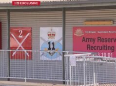 Donna arrestata dopo che un uomo è stato accoltellato nella base militare di Brisbane