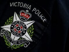 La donna è stata pagata 1,4 milioni di dollari come falso avvocato, sostiene la polizia