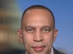 Jeffries: dopo le elezioni di medio termine la maggioranza democratica “ripulirà” la corruzione di Trump
