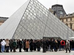 Il direttore del Museo del Louvre si dimette dopo il furto di 102 milioni di dollari di gioielli della corona