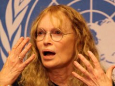 L’attrice Mia Farrow suggerisce che Trump abbia ucciso o liberato Ghislaine Maxwell, scambiandola con una controfigura