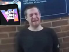 Il demone singhiozza per la mancata uscita del videogioco Grand Theft Auto mentre viene arrestato per aver ucciso l’ex fidanzata