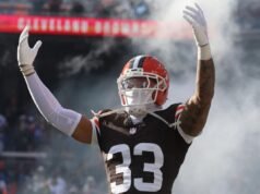 La sicurezza di Cleveland Browns, Ronnie Hickman, è saltata dal gruppo fuori dal trendy hotel del Lower East Side