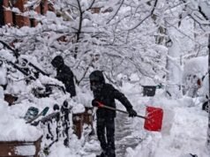 Il nord-est degli Stati Uniti si precipita a rimuovere i cumuli di neve mentre si avvicina una nuova tempesta