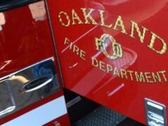 Un uomo giaceva fuori dalla caserma dei pompieri di Oakland colpito da un veicolo dei vigili del fuoco che rispondeva all’incendio
