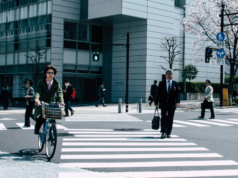 Una dolina all’incrocio del Nebraska ingoia due conducenti