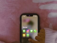 La Spagna punta ad unirsi ad altre nazioni nel vietare i social media ai bambini