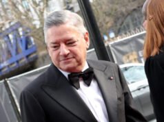 Ted Sarandos di Netflix in visita alla Casa Bianca per discutere dell’acquisto della Warner Bros. mentre i procuratori generali dicono che è un male per l’America