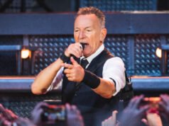 Bruce Springsteen definisce Trump “l’aspirante re” mentre annuncia il suo tour negli Stati Uniti “In Defense of America”