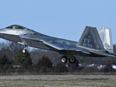 Gli Stati Uniti schierano F-22 Stealth in Israele mentre la finestra di attacco all’Iran si restringe