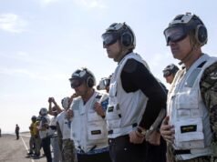 L’inviato speciale di Trump Witkoff e Kushner visitano la portaerei americana nel mezzo delle tensioni con l’Iran, colloqui