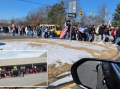 Sospesi 300 studenti delle scuole superiori della Virginia che hanno abbandonato le lezioni per sciopero anti-ICE